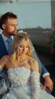 👩🏼‍🦰 // BEMUTATKOZOM //
⁣
Egyre többen követtek, amiért nagyon hálás vagyok!🙏🏼🥰 Ezért szeretnék bemutatkozni, hogy kicsit jobban megismerjetek.🤗

Mészáros Eszti vagyok, esküvőszervező és dekoratőr.⠀⁣
⠀⁣
2015 óta számos esküvőn gyűjtöttem tapasztalatot szervezőként és dekorosként egyaránt. Tanácsadás mellett részleges vagy teljes körű esküvőszervezést és lebonyolítást kínálok. Ezek mellett tartok workshopot menyasszonyoknak és pároknak, akik saját maguk kívánják megszervezni az esküvőjüket, viszont érzik, hogy nem kis feladatra vállalkoznak. Ők egy gyorstalpalón sajátíthatják el az esküvőszervezéshez hasznos tudást, a szervezési folyamat legfőbb lépéseit, költségtervezést és a buktatókra is kitérünk.⁣

🎙️Van egy Podcast csatornám Vigyázz, Kész(?), Esküvő! néven találjátok meg. Sok érdekes és hasznos témában készült már adás, de igyekszem gyarapítani, hogy minél többet segíthessek nektek ezzel is.

💍A Facebook csoportomban pedig csevegni tudtok a többi menyasszonnyal és vannak olyan tartalmak, melyek csak ott érhetőek el.

📖Ha szereted az esküvős magazinokat, lesd meg az enyémet is!

Minden linket megtaláltok a bioban! :)

Ha segítségre lenne szükségetek, itt megtaláltok:

+36304328260
hello@meszaroseszter.hu
www.meszaroseszter.hu

Szép napot,
Eszti

#eskuvoszervezo #esküvőszervező #eskuvoszervezes #esküvőszervezés #eskuvo2026 #esküvő2026 #ferjhezmegyek #férjhezmegyek #igentmondtam #menyasszonylettem #eljegyzes #eljegyzés #eskuvodekor #esküvődekor #eskuvoidekor #esküvőidekor #meghivo #meghívó #eskuvoimeghivo #esküvőimeghívó #pénzgyűjtő #penzgyujto #eskuvoszervezesbudapest #eskuvokulfoldon #esküvőmagyarországon #balatoniesküvő #balatonieskuvoszervezo #balatoniesküvőszervező #balatoniesküvőhelyszín